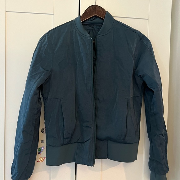Reversible bomber jacket from lululemon - Picture 4 of 4